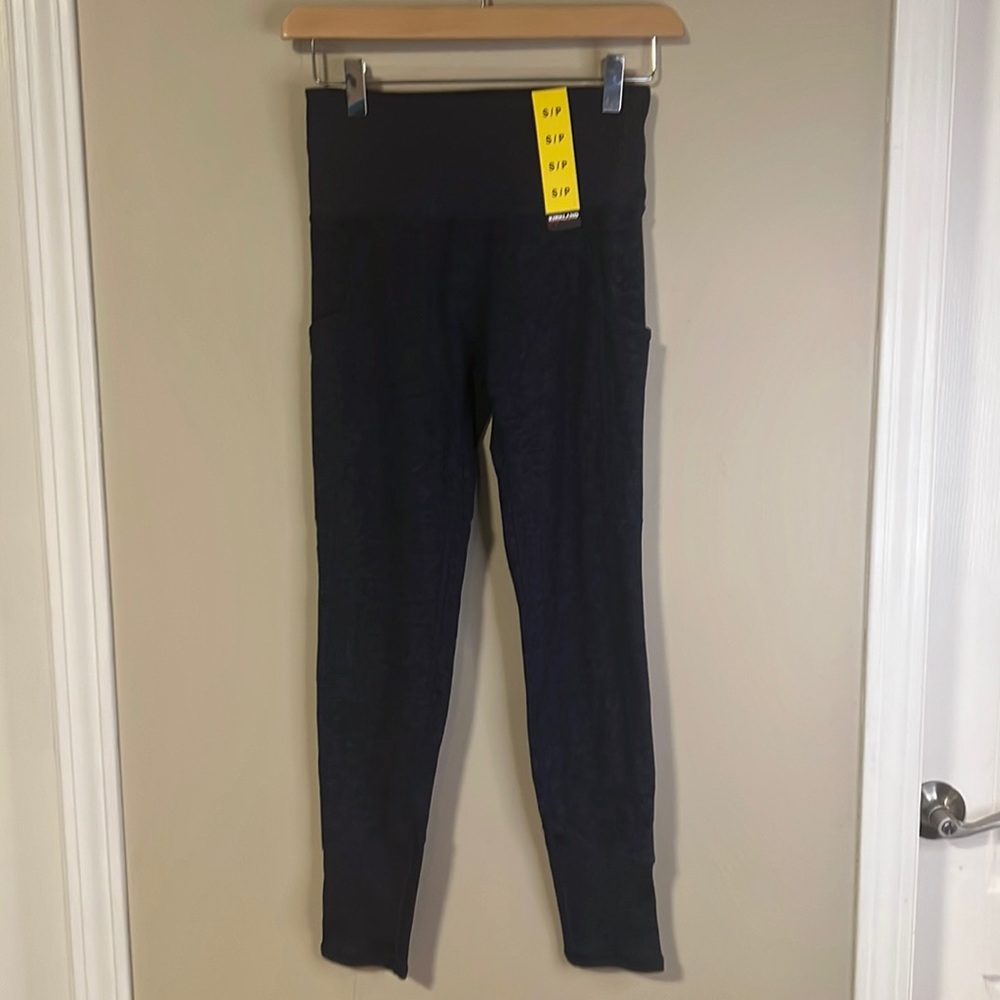 Kirkland, ladies, active Capri